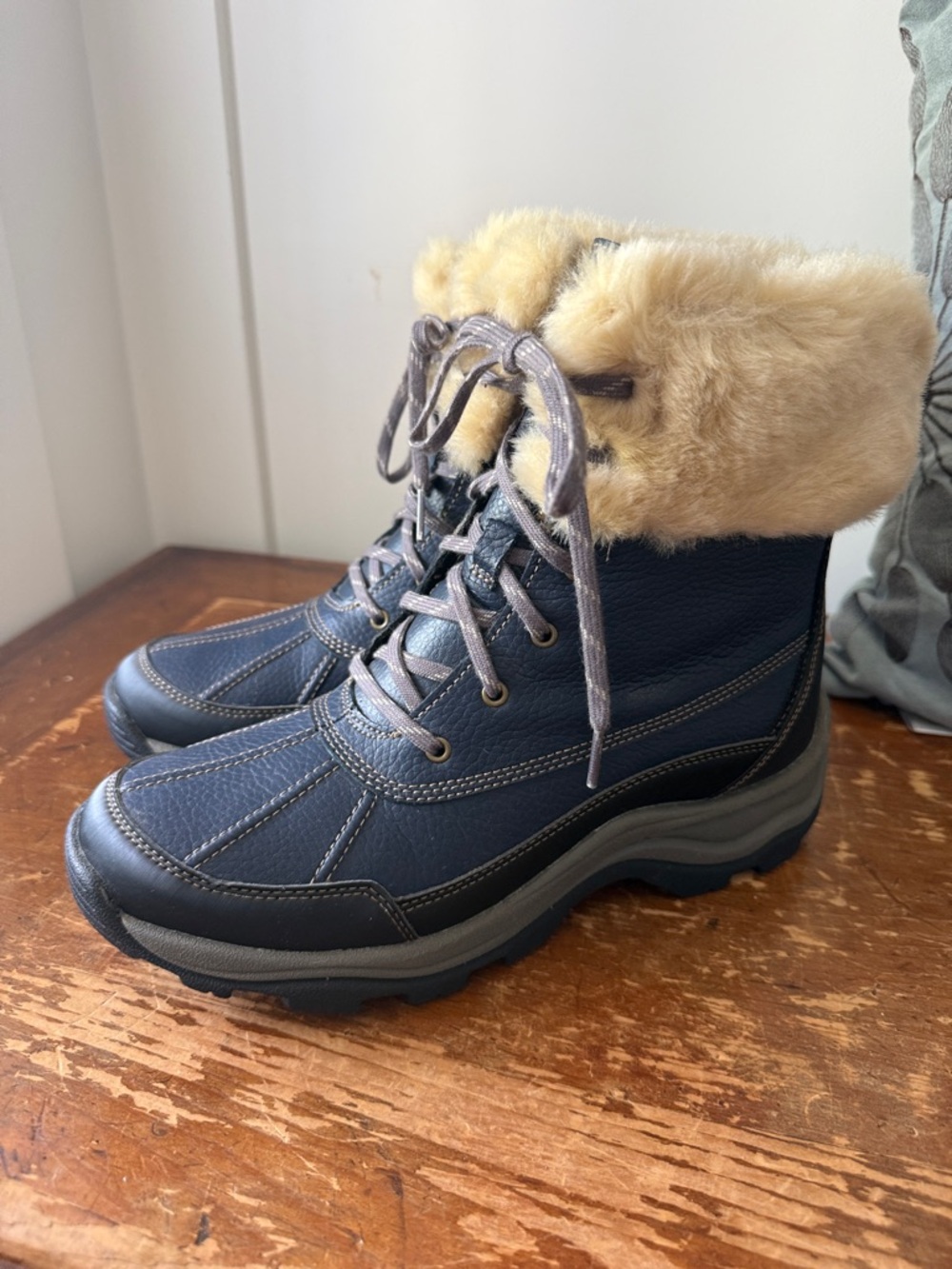 Clark’s Womens Navy Blue Mazlyn Arctic Fur Cuffed Hiking Boot Athletic
